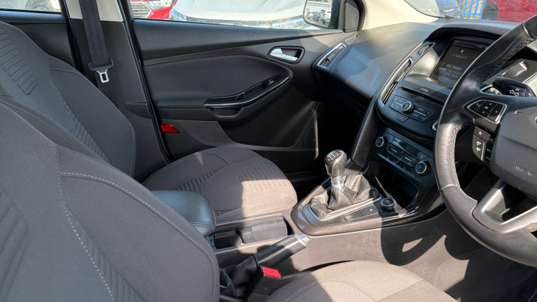 Ford Focus 1.0 EcoBoost 125 Titanium Navigation 5dr Petrol Hatchback